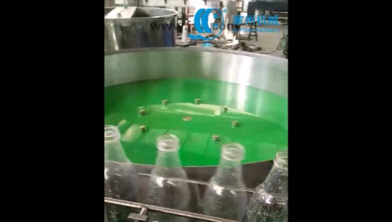 塑料瓶酱油灌装生产線(xiàn)